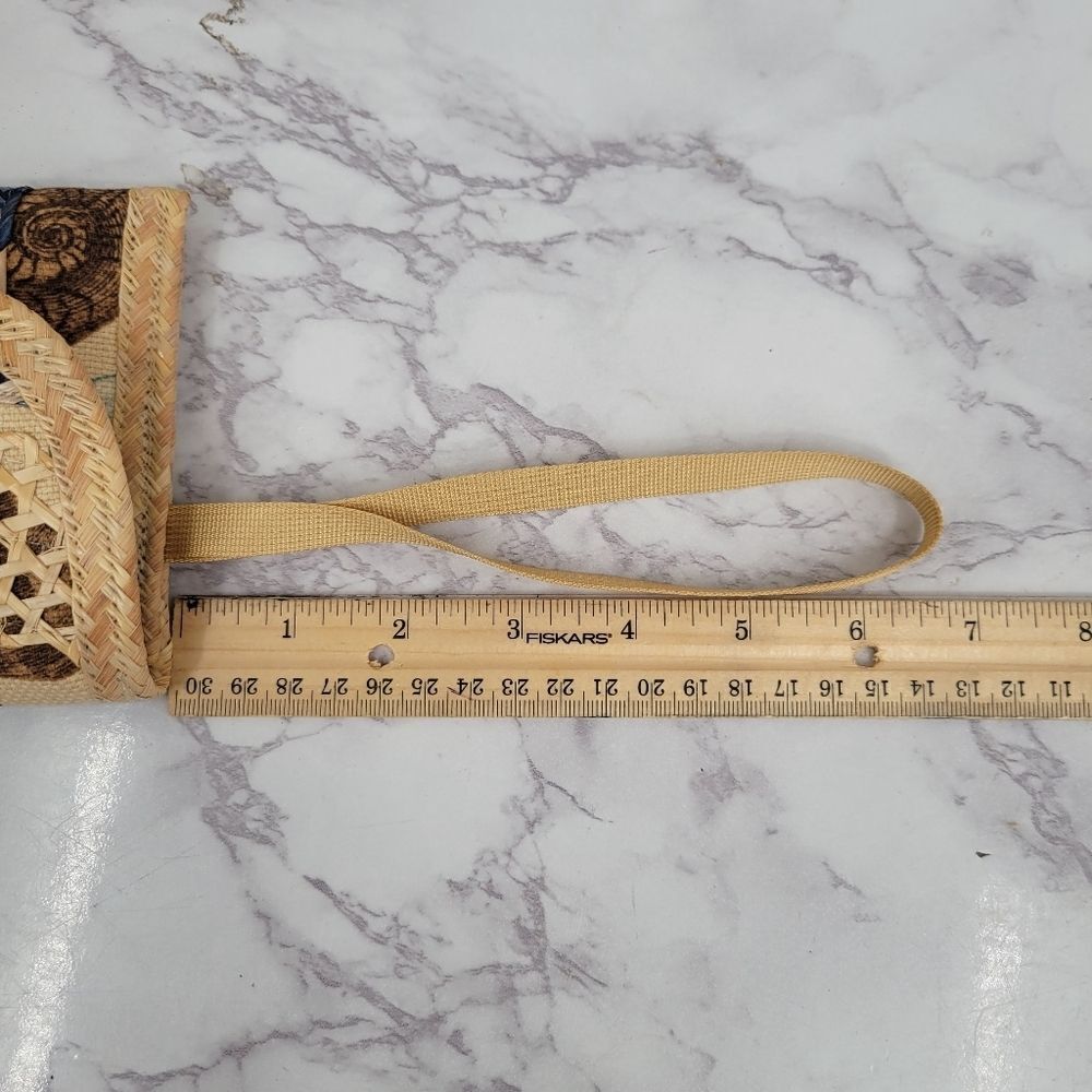 Bahamas Raffia or Jute Rattan Seashell Pattern Wristlet Wicker - Picture 10 of 10